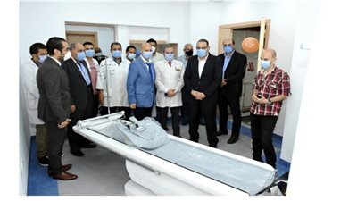 محافظ الشرقية يشهد تشغيل جهاز الأشعة المقطعية بمستشفي الأمراض الصدرية بالزقازيق