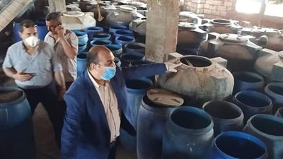 ضبط ١٨ طن مخلل فاسد وغير صالح للأستهلاك الآدمي بمزرعة مواشي بأحدي قري مركز بني عبيد دقهلية