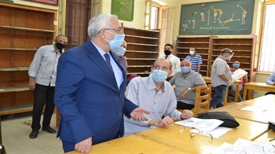 نائب وزير التربية والتعليم يتفقد كنترول الثانوية بقطاع المنصورة (أ و ب) ويطمئن على سلامة الإجراءات الاحترازية