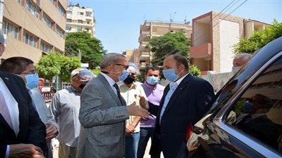 محافظ القليوبية يقوم بحمله لإزالة الباعة الجائلين والإشغالات ببنها