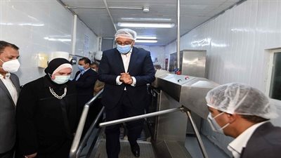 رئيس الوزراء يتفقد المنطقة الصناعية الثالثة بمدينة برج العرب الجديدة