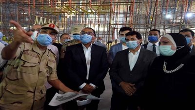  رئيس الوزراء يتفقد الأعمال الإنشائية للصالة المغطاة ببرج العرب الجديدة