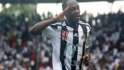 سر ارتداء موليكا قميص الزمالك