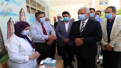 محافظ السويس يتفقد لجان إنتخابات 