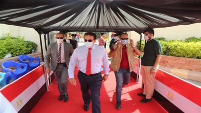 وزير التعليم العالي والبحث العلمي يدلي بصوته فى انتخابات مجلس الشيوخ