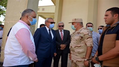 محافظ القليوبية ومساعد وزير الدفاع  ومدير امن القليوبية يتفقدوا فتح اللجان الانتخابية لمجلس الشيوخ