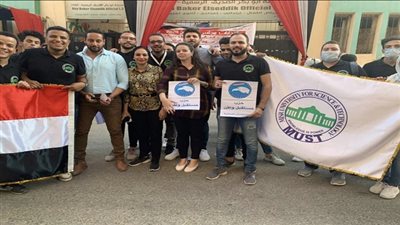 بالصور.. قيادات جامعة مصر تشارك بموظفيها في انتخابات مجلس الشيوخ 