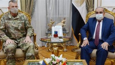 وزير الإنتاج الحربى يبحث التعاون مع الملحق العسكرى بالسفارة الأمريكية 