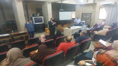 مدير تعليم السويس يجتمع بموجهي عموم المواد لمناقشة الإستعداد للعام الدراسي الجديد