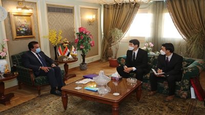 وزير التعليم العالي والسفير الكوري يبحثان سبل التعاون في مجال التعليم العالي والبحث العلمي