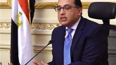 رئيس الوزراء يستعرض خطط تطوير المزلقانات والطرق الداخلية بالمحافظات