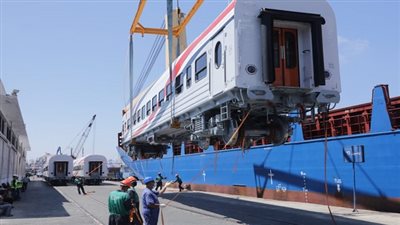 وزير النقل يعلن وصول دفعة جديدة من عربات ركاب السكك الحديدية الجديدة
