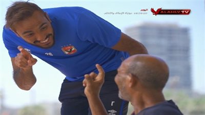 شاهد| لقطة طريفة بين 