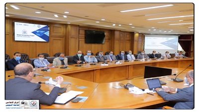 لجنة تقييم تحول جامعة السويس إلى جامعة ذكية تجتمع مع قيادات الجامعة