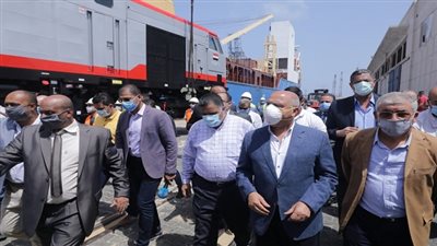 وزير النقل يشهد وصول الدفعة الخامسة من جرارات السكة الحديدة الجديدة باجمالي 30 جرار