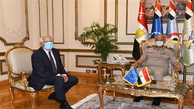  وزير الدفاع والإنتاج الحربى يلتقى بنائب رئيس المفوضية الأوروبية