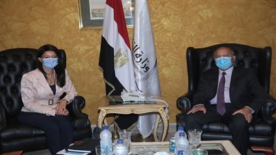 وزيرا النقل والتعاون الدولي يبحثان مشروعات النقل المختلفة الممولة من البنوك والمؤسسات الدولية