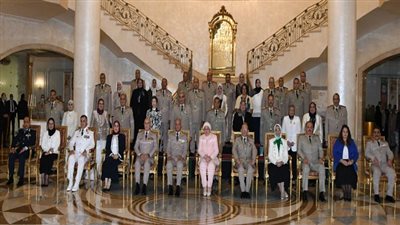  وزير الدفاع والإنتاج الحربى يكرم قادة القوات المسلحة المحالين للتقاعد