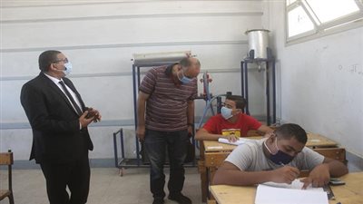 مدير تعليم السويس يتابع إجراءات الإختبارات لملتحقين البتروكيماويات بالصناعات المتقدمة