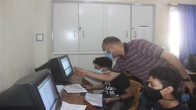 لليوم الثاني .. مدير التعليم بالسويس يتفقد إختبارات المتقدمين لمدرسة المتفوقين