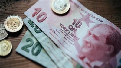 الليرة التركية تواصل الهبوط وسط توقعات لعدم رفع الفائدة