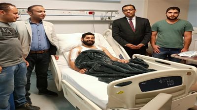 وزير القوي العاملة يتابع  حالة المصري الذي تعرض للطعن بالسعودية