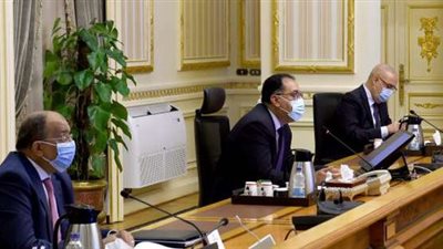 رئيس الوزراء يشدد على سرعة الانتهاء من الطرق الرئيسية بالعاصمة الإدارية