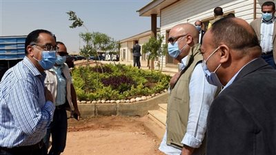 مدبولي يشهد صب الدور 45 ‪ L‬من 