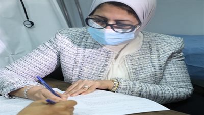 ننشر أول صور لوزيرة الصحة أثناء التوقيع علي وثيقة المشاركة بتجارب لقاح كورونا