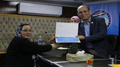  مستقبل وطن يكرم عظيمات السويس تقديراً لجهودهن فى العمل الحزبي