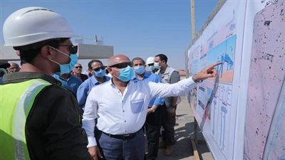 وزير النقل يتابع تنفيذ 3 مشروعات ضخمة في مجال الجر الكهربائي