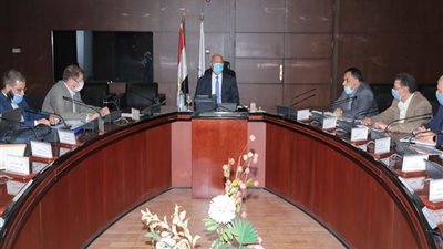 وزير النقل يتابع مع وفد سيمنز تحديث نظم الإشارات على خط السكك الحديدية