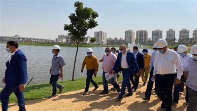 وزير الإسكان يتفقد الموقف التنفيذى لمشروع تطوير 