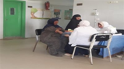 الكشف على 1060 مواطن بثلاث قوافل صحية بقرى الغربية