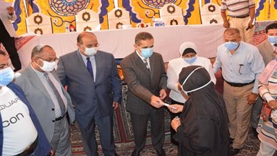 محافظ الغربية: مساعدات نقدية وعينيه لـ ٢٥٠ أسرة في القافلة الاجتماعية 