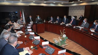 ‫وزيرا قطاع الأعمال والنقل يبحثان آليات تطوير الأسطول التجاري المصري