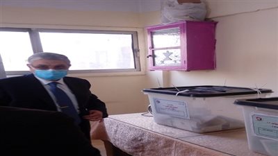 وزير الكهرباء والطاقة المتجددة يدلى بصوته فى انتخابات مجلس النواب