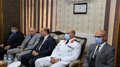 خشانة وشوشة يقدمان التهانيء لمحافظ السويس بمناسبة عيد المدينة القومي