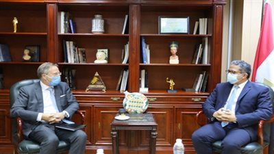 وزيرا السياحة والآثار وسفير الدنمارك يناقشون إقامة معرض أثري