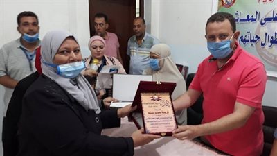 مدير عام صحة جنوب سيناء يكرم قدامى العاملين والمحالين لسن التقاعد وابناء العاملين المتفوقين 