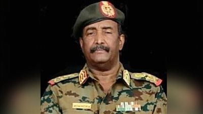 رئيس المجلس السيادي بالسودان يصل إلى القاهرة للقاء عدد من المسئولين