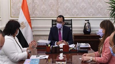 رئيس الوزراء يتابع تنفيذ التكليفات الرئاسية في اجتماع مع وزيرة الثقافة