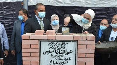 وزيرة التضامن الاجتماعى ومحافظ الاسماعيلية يشهدان وضع حجر الأساس لانشاء المجمع الاسلامى الطبى