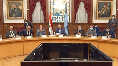 محافظ القاهرة يلتقى مع أعضاء مجلس الشيوخ 