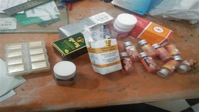 ضبط كميات كبيرة من الادوية المهربة بعدد من الصيدليات بالدقهلية