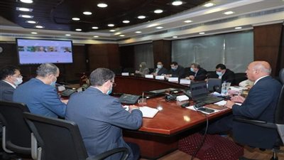 وزير النقل يلتقي عبر تقنية الفيديو كونفرانس مسئولي بنك الاستثمار الأوروبي EIB 