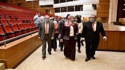 وزيرة التضامن الاجتماعي تتفقد مجمع الفنون بجامعة حلوان