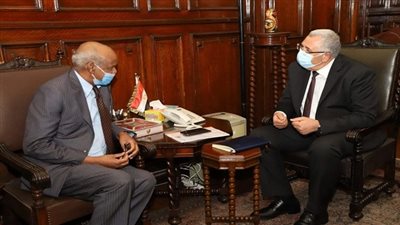 وزير الزراعة يبحث مع سفير السودان بالقاهرة التعاون في مجال البحث العلمي 