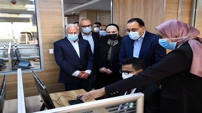 رئيس الوزراء يتفقد المركز التكنولوجي لخدمة المواطنين ببورسعيد