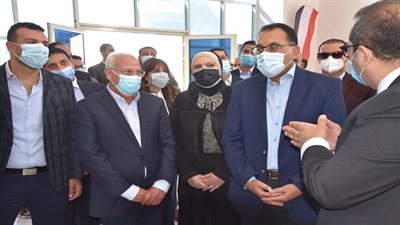 رئيس الوزراء يتفقد بازار بورسعيد الجديد 